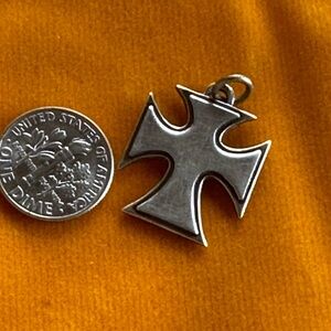 Beautiful retired James Avery Cross